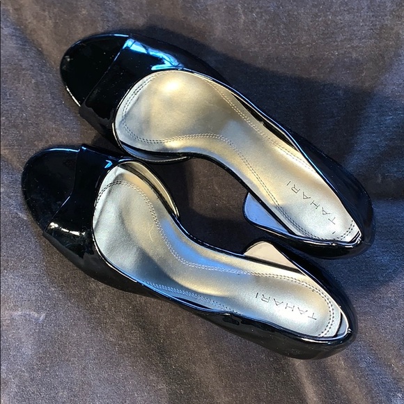 Tahari Patent Leather Pumps, size 11M - Picture 2 of 4